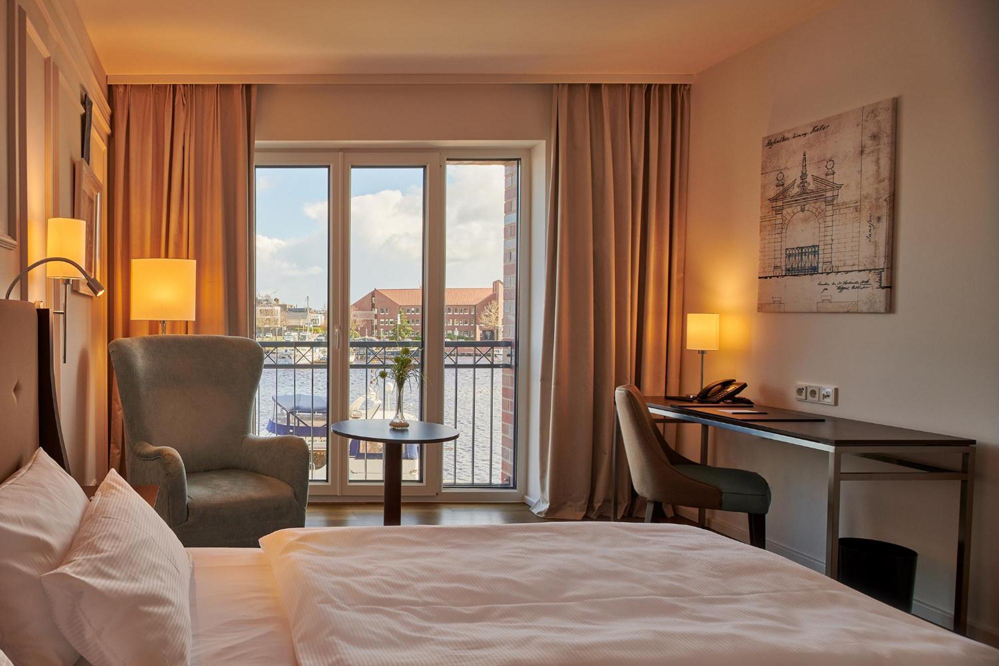 Hotel Am Delft Emden Exteriör bild