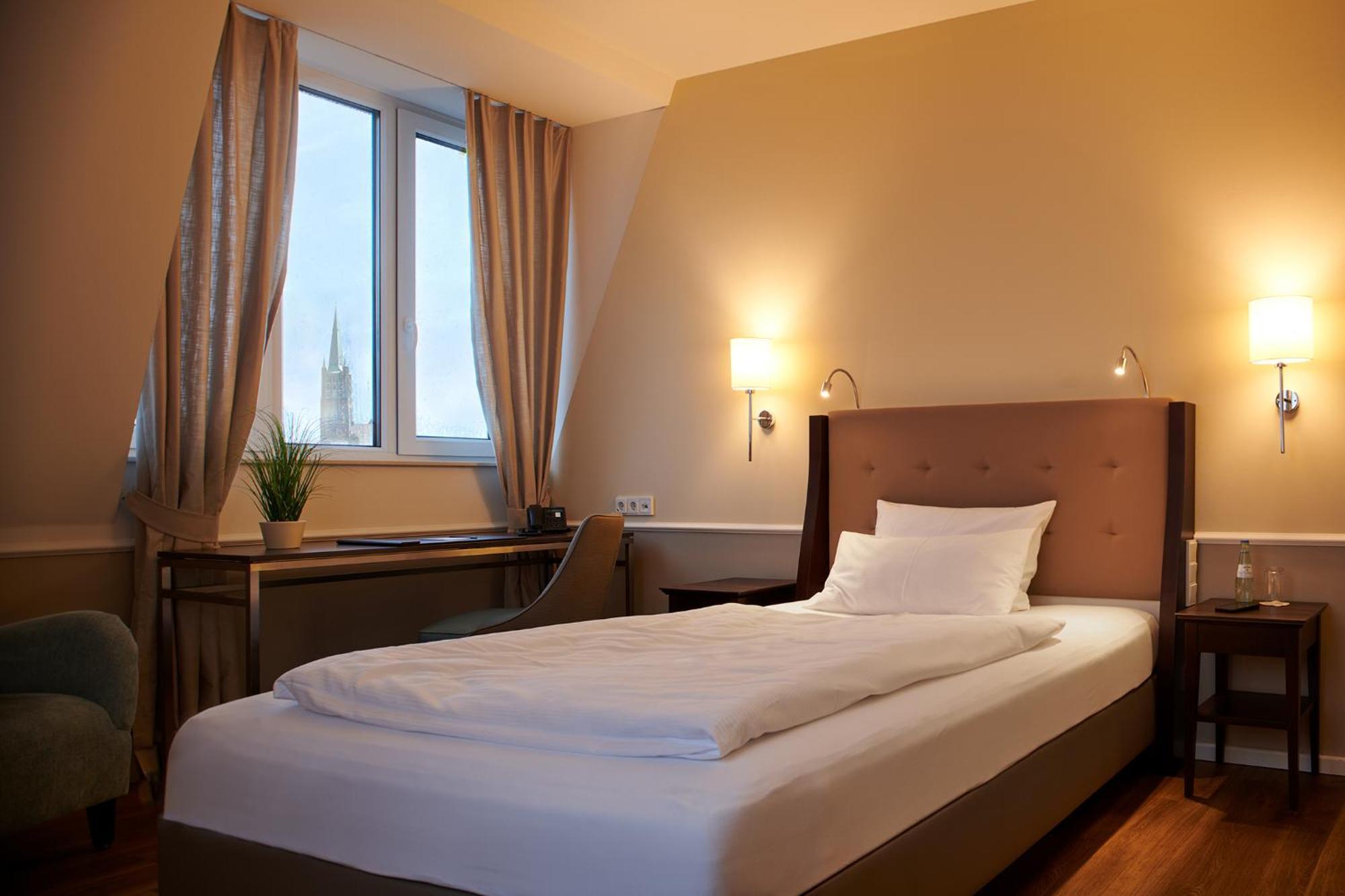 Hotel Am Delft Emden Exteriör bild
