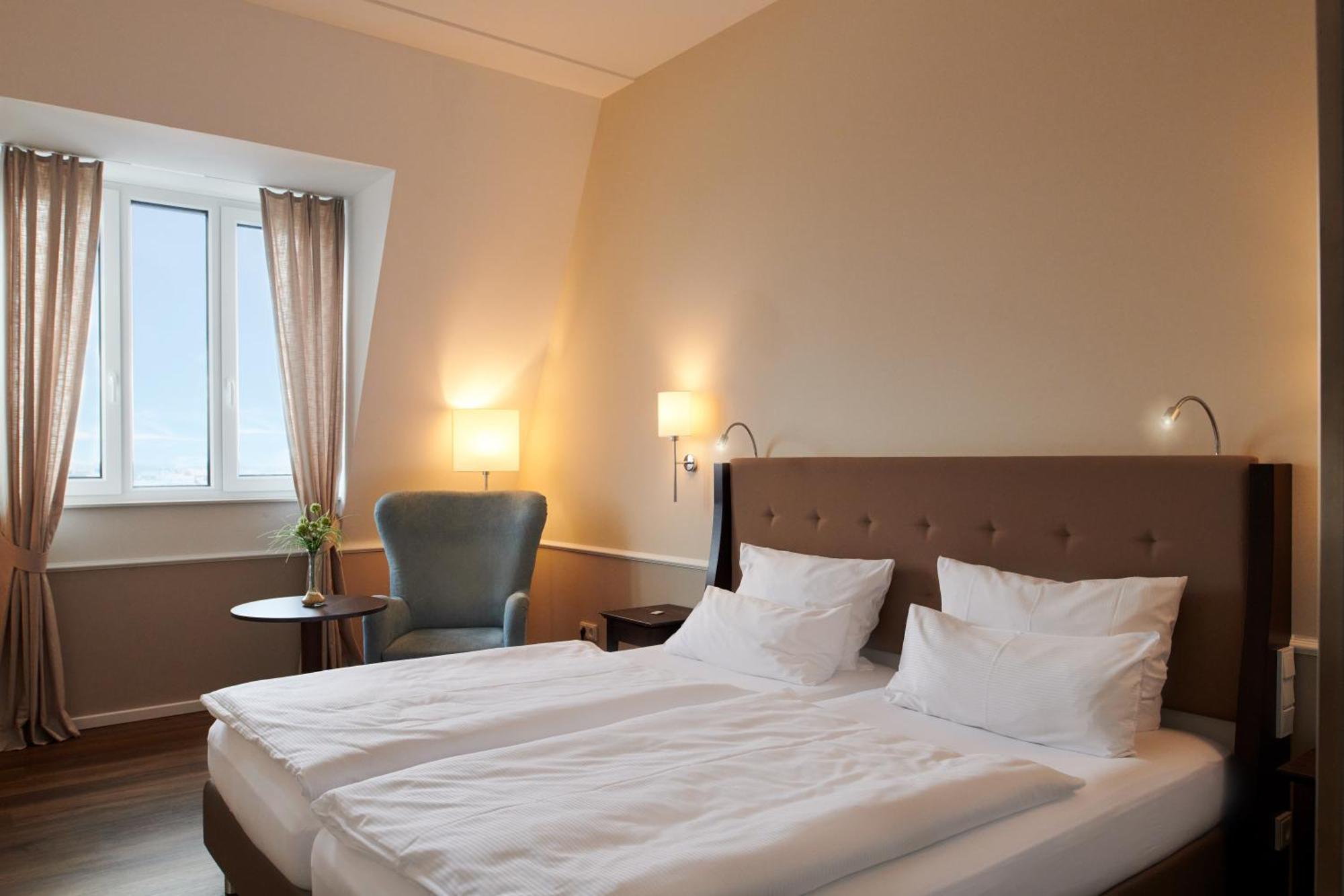 Hotel Am Delft Emden Exteriör bild